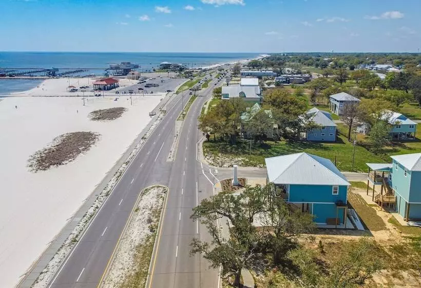 Long Beach Home W/ Views & On Site Beach Access!