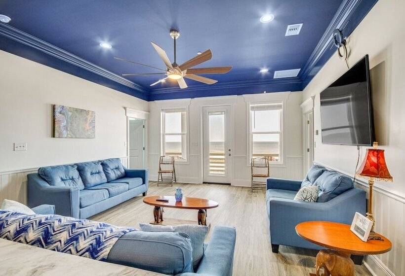 Long Beach Home W/ Views & On Site Beach Access!