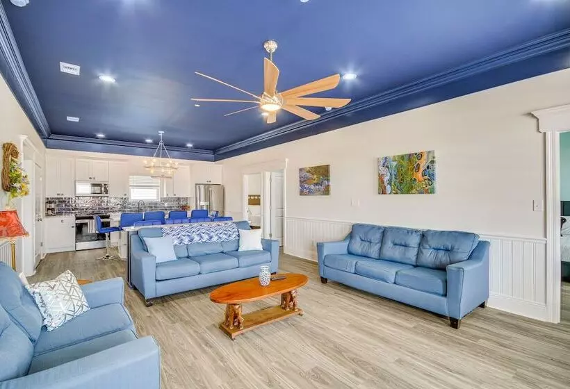 Long Beach Home W/ Views & On Site Beach Access!