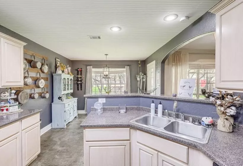 5 Mi To Belton Lake: Peaceful Home W/ Hot Tub