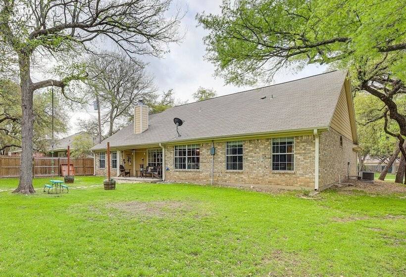 5 Mi To Belton Lake: Peaceful Home W/ Hot Tub