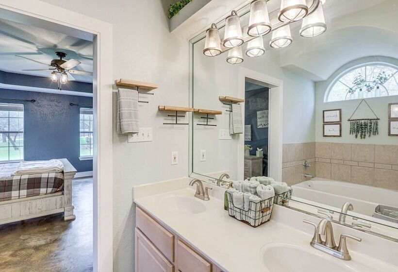 5 Mi To Belton Lake: Peaceful Home W/ Hot Tub