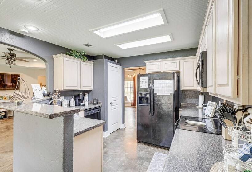 5 Mi To Belton Lake: Peaceful Home W/ Hot Tub