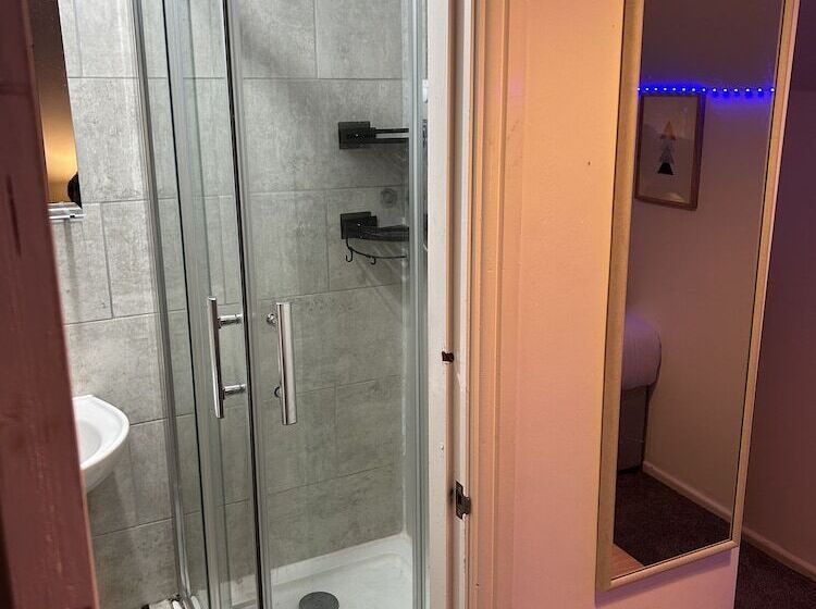 Пансион Quirky Oasis Anfield