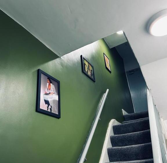 Пансион Quirky Oasis Anfield