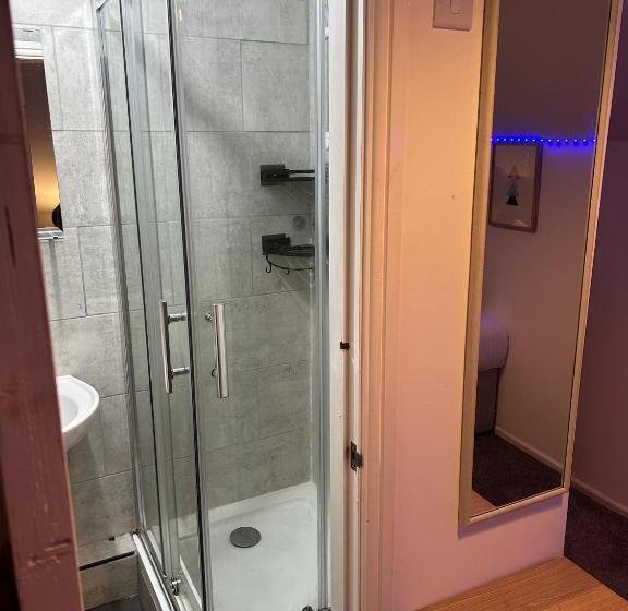 Пансион Quirky Oasis Anfield