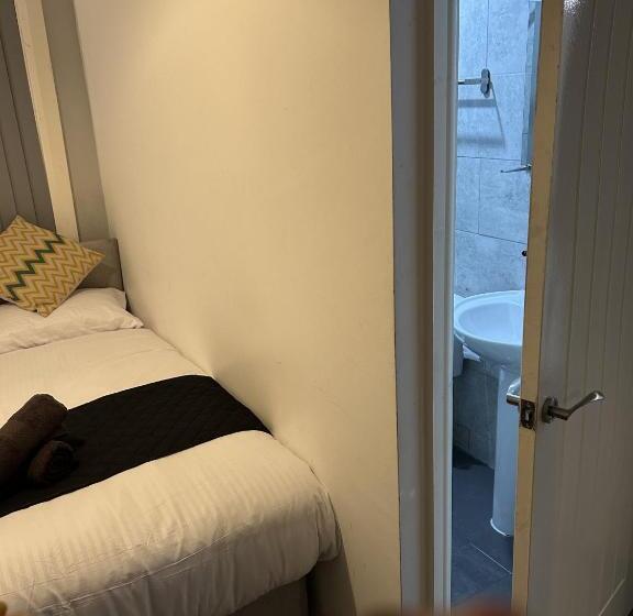 Пансион Quirky Oasis Anfield