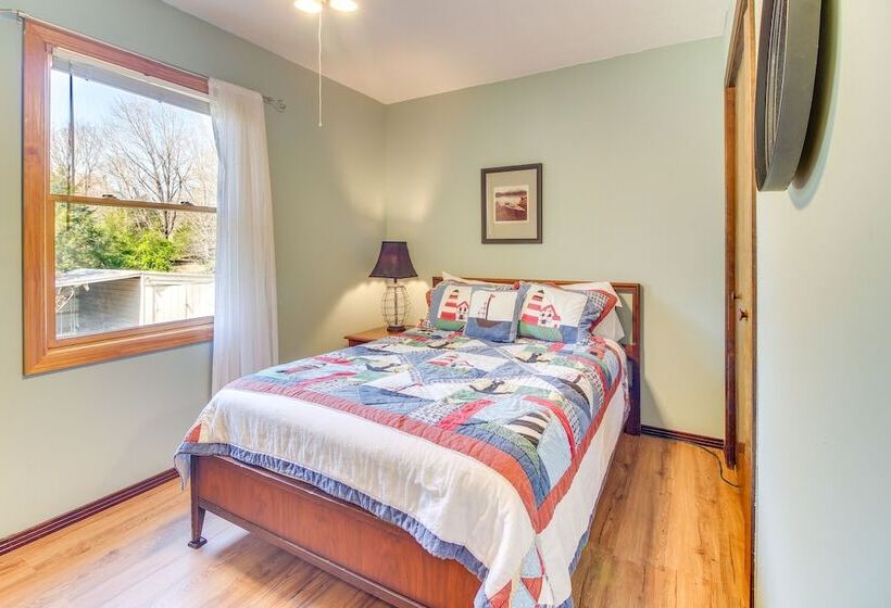 Pet Friendly Byrdstown Cottage W/ Deck & Fire Pit!