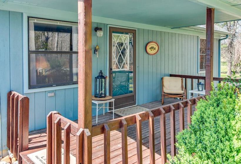 Pet Friendly Byrdstown Cottage W/ Deck & Fire Pit!