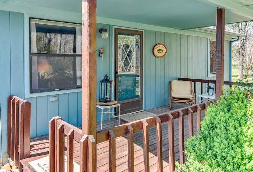 Pet Friendly Byrdstown Cottage W/ Deck & Fire Pit!