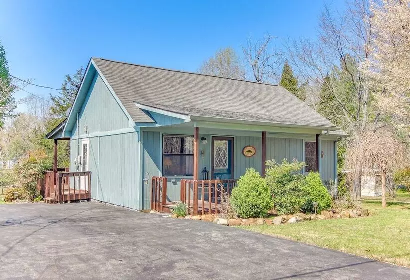 Pet Friendly Byrdstown Cottage W/ Deck & Fire Pit!