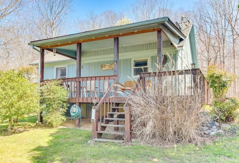 Pet Friendly Byrdstown Cottage W/ Deck & Fire Pit!