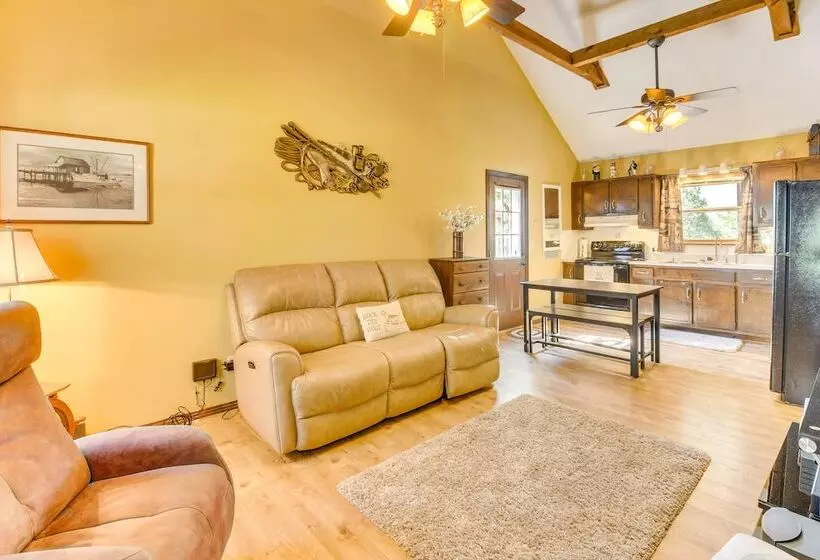 Pet Friendly Byrdstown Cottage W/ Deck & Fire Pit!