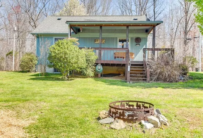 Pet Friendly Byrdstown Cottage W/ Deck & Fire Pit!