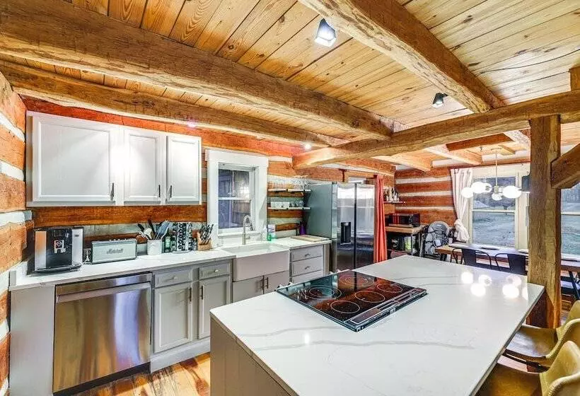 Pet Friendly Ohio Cabin W/ Deck, Grill & Fire Pit!