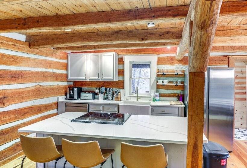 Pet Friendly Ohio Cabin W/ Deck, Grill & Fire Pit!