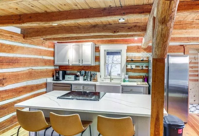 Pet Friendly Ohio Cabin W/ Deck, Grill & Fire Pit!