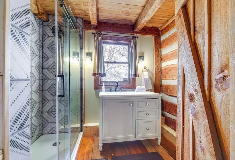 Pet Friendly Ohio Cabin W/ Deck, Grill & Fire Pit!