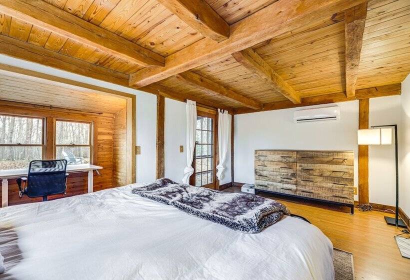 Pet Friendly Ohio Cabin W/ Deck, Grill & Fire Pit!