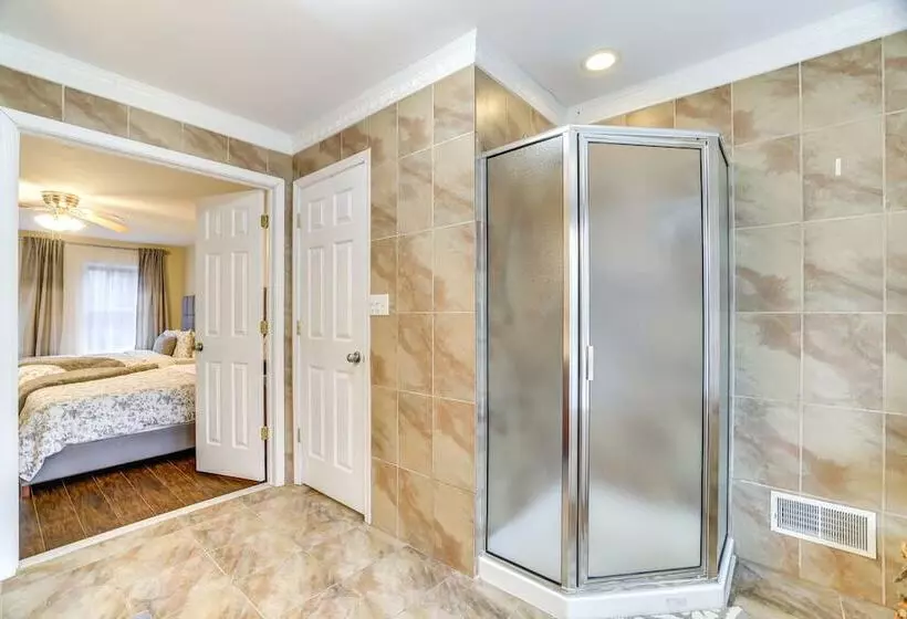 Pet Friendly Tobyhanna Escape Near Hiking & Skiing