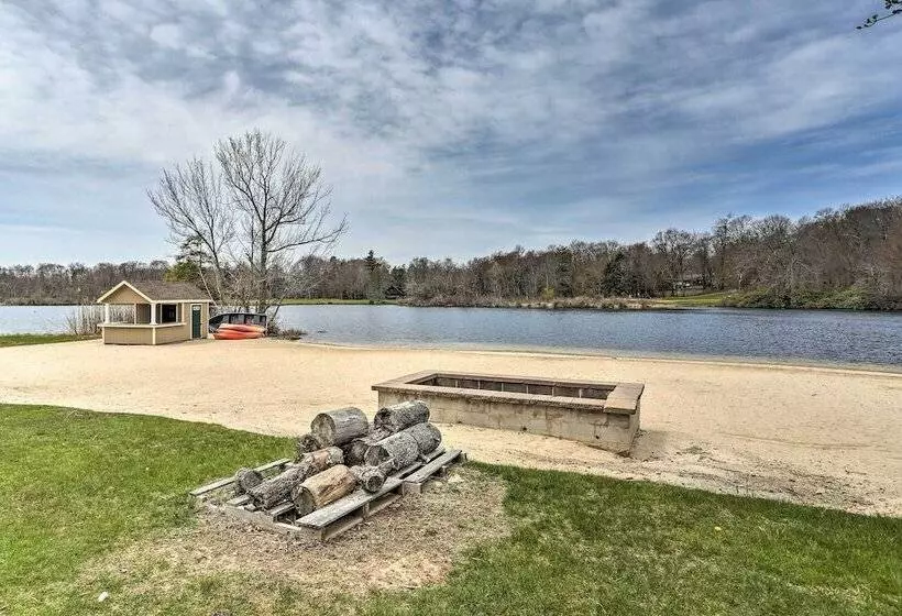 Pet Friendly Tobyhanna Escape Near Hiking & Skiing