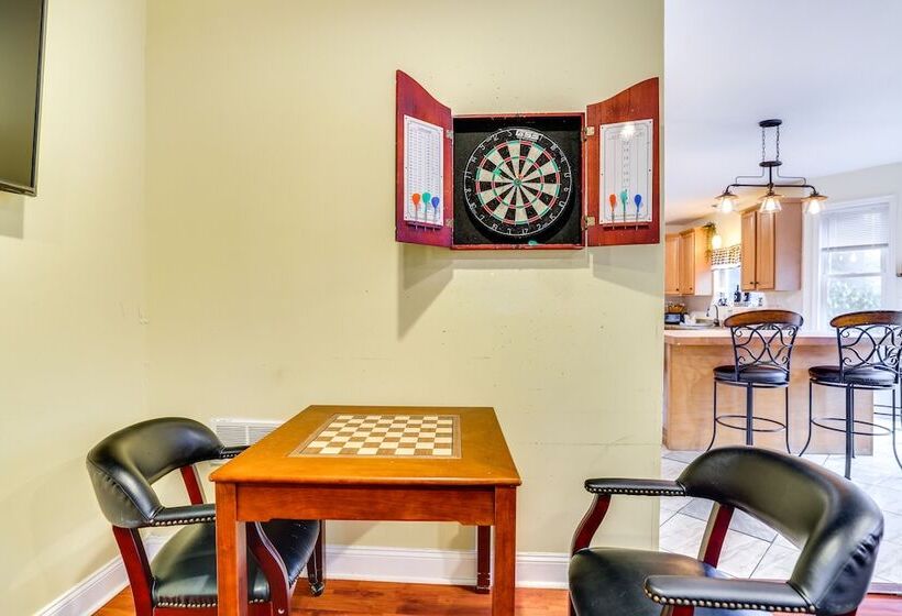 Pet Friendly Tobyhanna Escape Near Hiking & Skiing