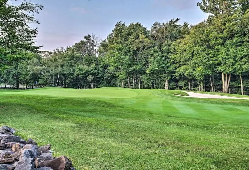 Pet Friendly Tobyhanna Escape Near Hiking & Skiing