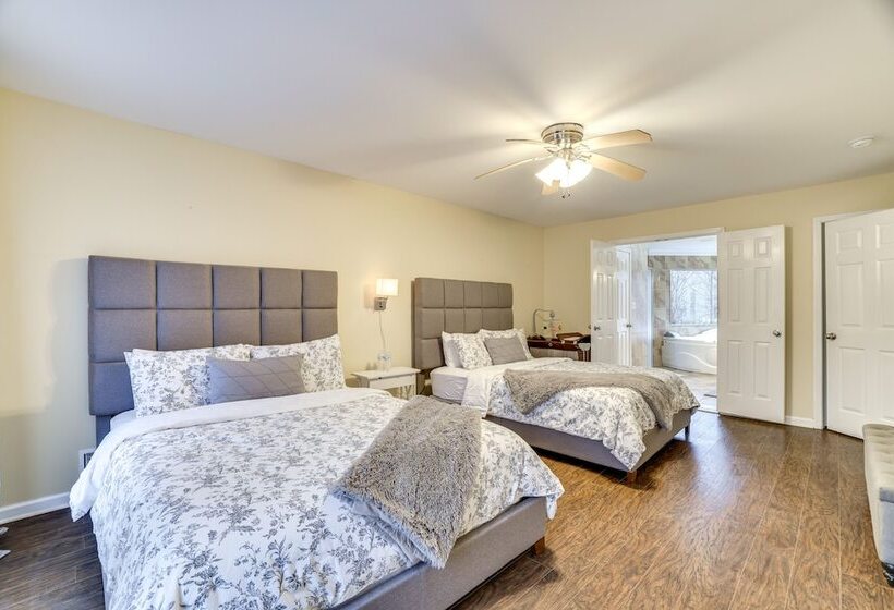 Pet Friendly Tobyhanna Escape Near Hiking & Skiing