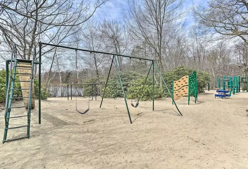 Pet Friendly Tobyhanna Escape Near Hiking & Skiing