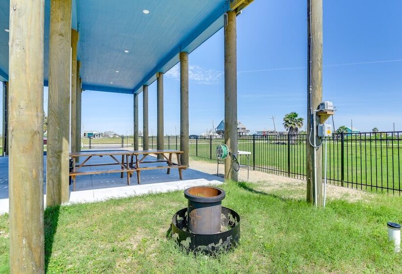 Port Bolivar Beach House W/ Oceanfront Views!