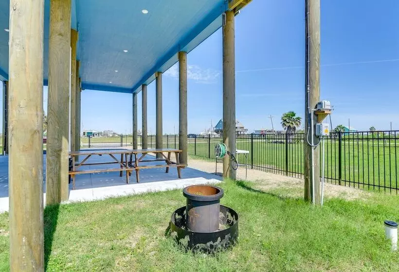 Port Bolivar Beach House W/ Oceanfront Views!