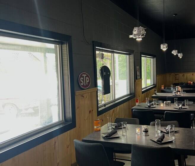 Road House Hotel & Rv Park