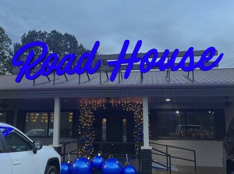 Road House Hotel & Rv Park
