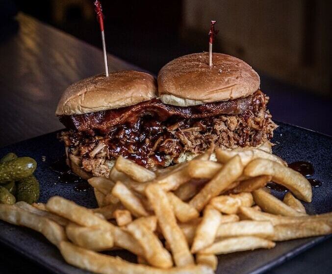 Road House Hotel & Rv Park