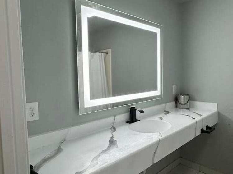 Road House Hotel & Rv Park