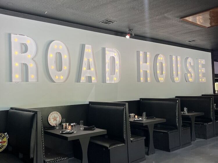 Road House Hotel & Rv Park