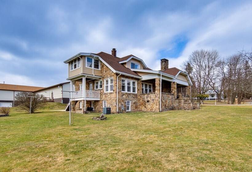 St Petersburg Cottage W/ Porch, 2 Mi To Foxburg!