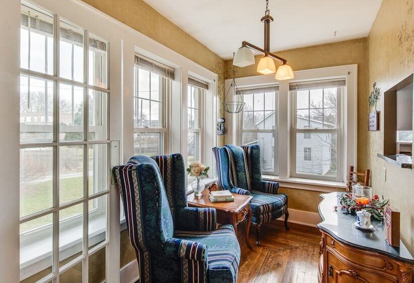 St Petersburg Cottage W/ Porch, 2 Mi To Foxburg!