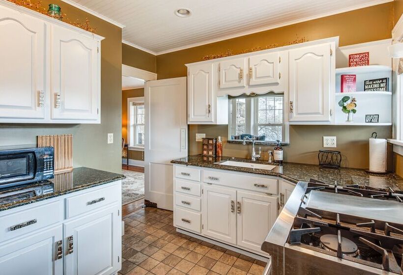 St Petersburg Cottage W/ Porch, 2 Mi To Foxburg!