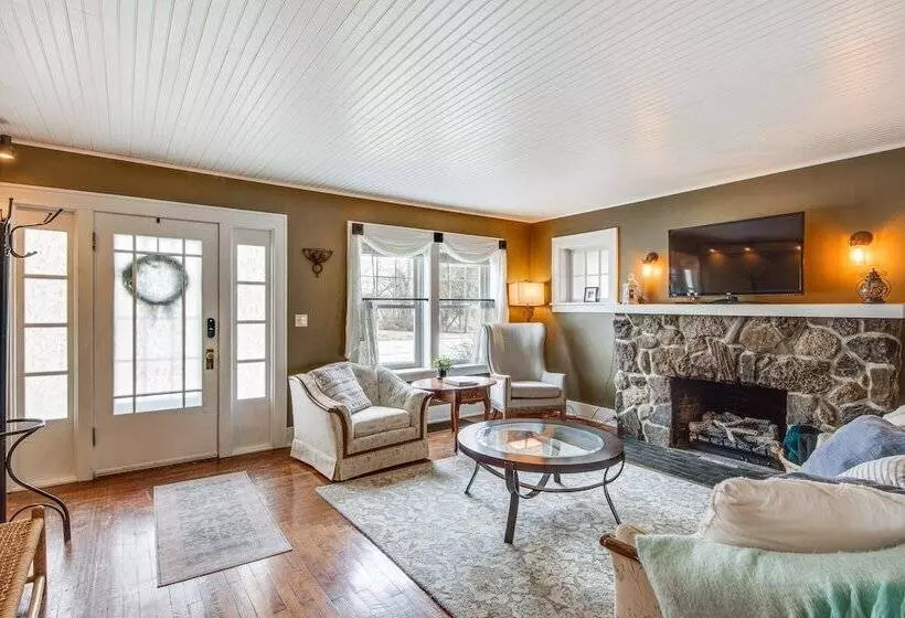 St Petersburg Cottage W/ Porch, 2 Mi To Foxburg!