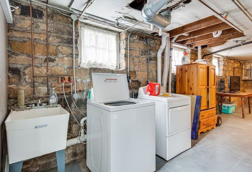 St Petersburg Cottage W/ Porch, 2 Mi To Foxburg!