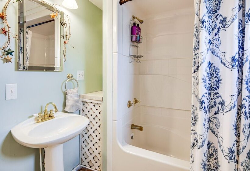 St Petersburg Cottage W/ Porch, 2 Mi To Foxburg!