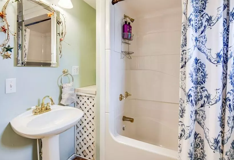 St Petersburg Cottage W/ Porch, 2 Mi To Foxburg!