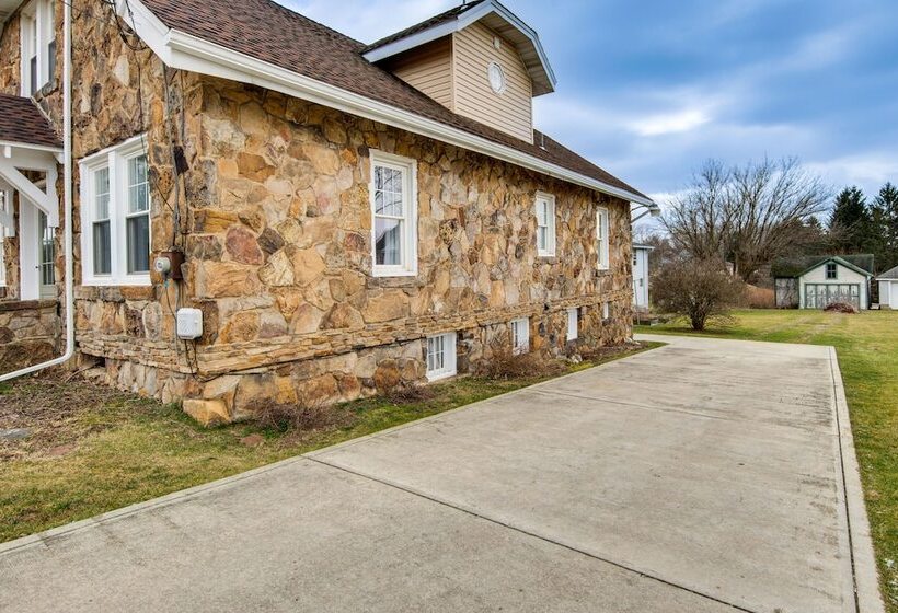 St Petersburg Cottage W/ Porch, 2 Mi To Foxburg!