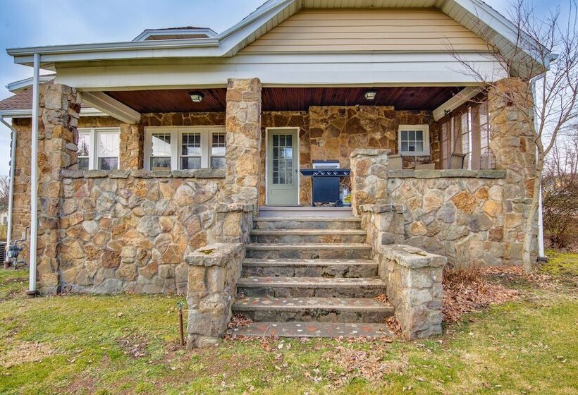 St Petersburg Cottage W/ Porch, 2 Mi To Foxburg!