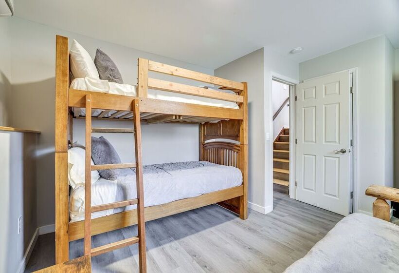 Stylish Tobyhanna Home W/ Fire Pit + Lake Access!