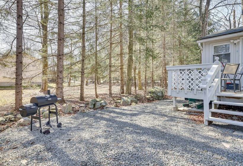 Stylish Tobyhanna Home W/ Fire Pit + Lake Access!
