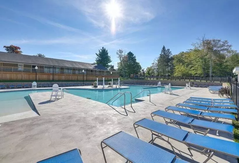 Stylish Tobyhanna Home W/ Fire Pit + Lake Access!