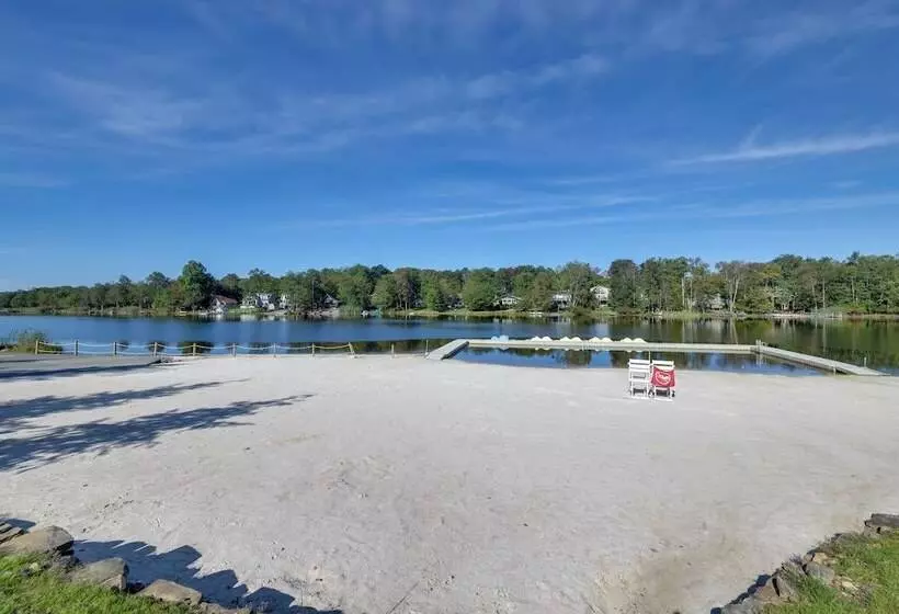 Stylish Tobyhanna Home W/ Fire Pit + Lake Access!