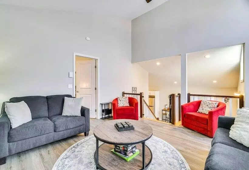 Stylish Tobyhanna Home W/ Fire Pit + Lake Access!